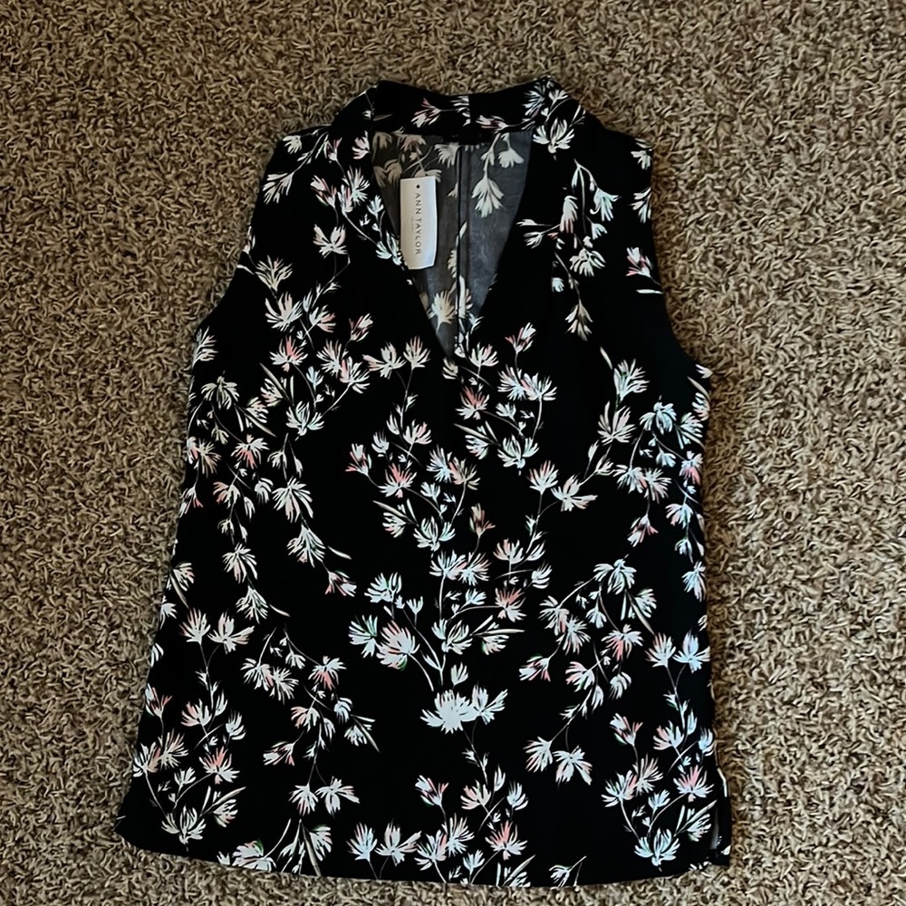 Ann Taylor Black Floral Sleeveless V-Neck Blouse